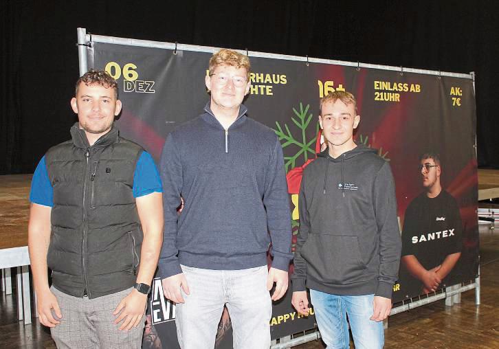 Zu viert planen die Jungs die Party: (v.l.) Marc de Buhr, Paul Sander, Luis Meininger und Sante Di Mauro (Plakat) Foto: Soraya Dietz