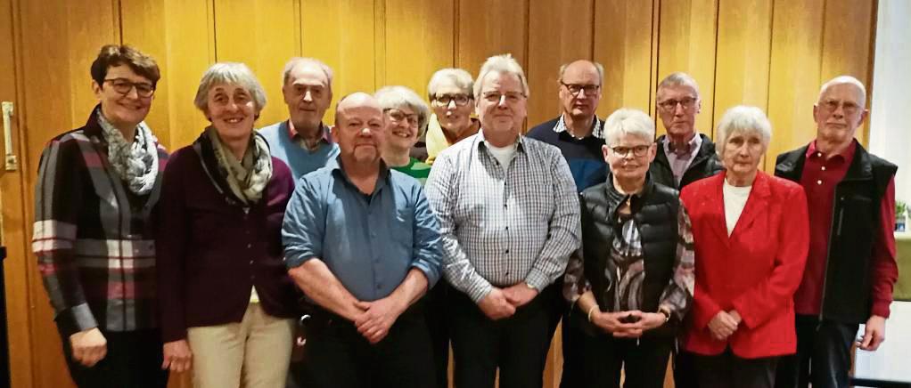 Der Vorstand des SGV Lippstadt: (v.l.) Manuela Skupke, Annegret Thiele, Heinrich Krüggeler, Uwe Devermann, Hildegard Borgelt, Johanna Stark, Klaus Mosses, Franz-Josef Borgelt, Renate Bertelt, Friedel Behler, Barbara Droste und Peter Schmidt.