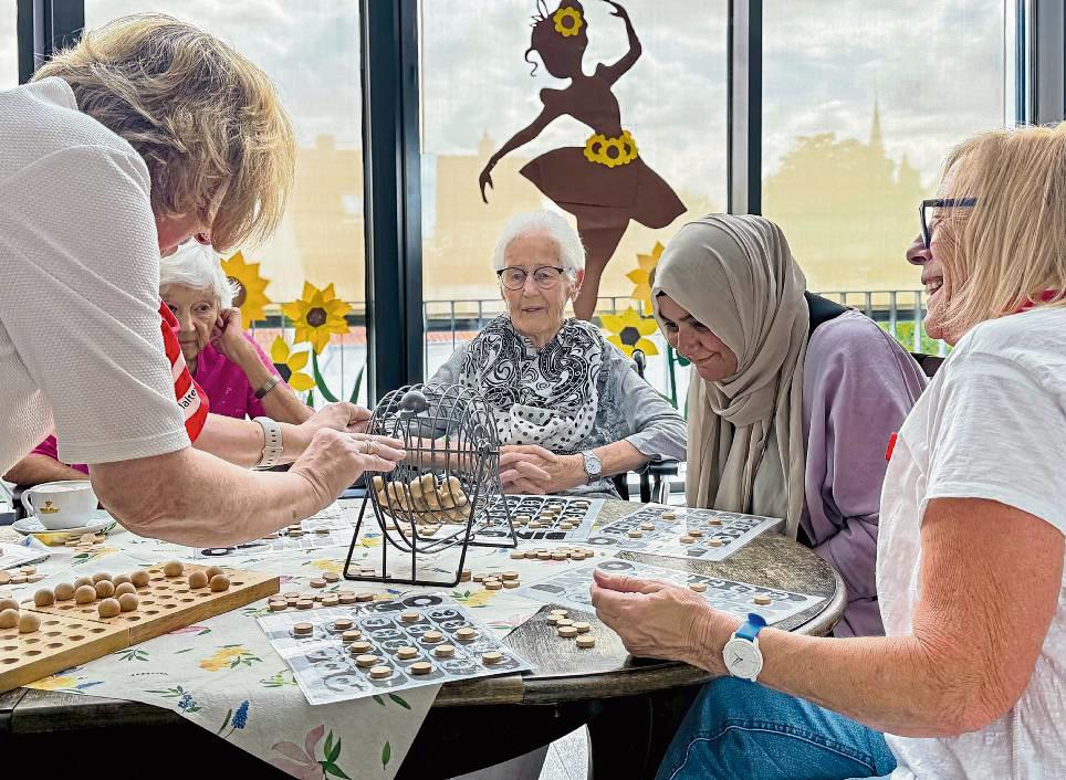 Die Türkin Nurcan Keynac (2.v.r.) begleitet die Malteser bei ihrem Besuch. Foto: N. Wissing