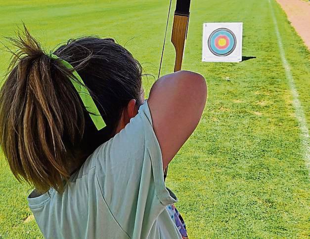 Auch Bogenschießen zählte zu den Angeboten beim inklusiven Sportfest des TuS Lipperode und der Lebenshilfe.