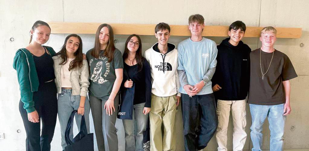Besuchen sich gegenseitig in ihrer Heimat: Die Austauschschüler aus Lippstadt und Argentinien (v.l) Emily, Aldana, Maruschka, Juana, Blas, Joona, Matías und Moritz.