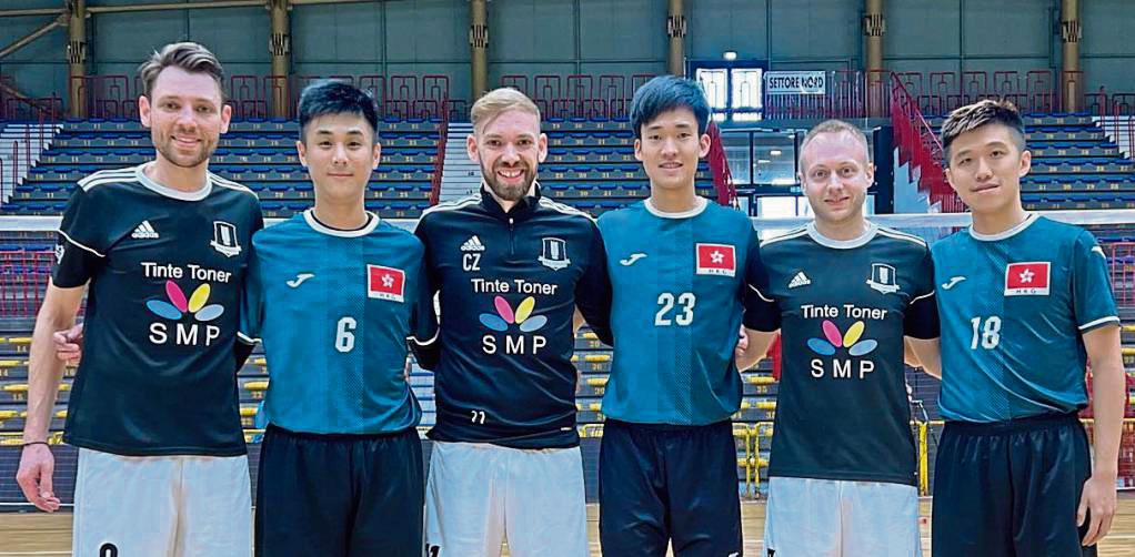 Federfußballer Sven Walter (2.v.r.) vom TV Lipperode nahm zusammen mit David und Christopher Zentarra als Spielgemeinschaft an den Sicilian Open teil.