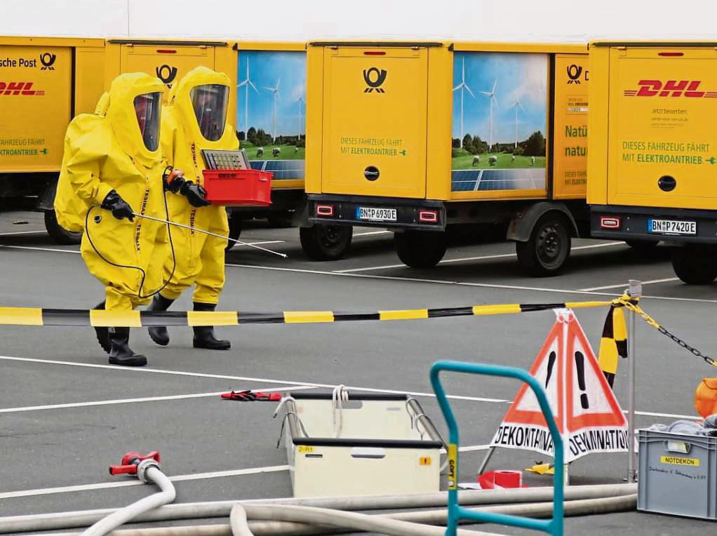 Energydrink-Pulver im DHL-Paketzentrum löste im Juli einen Großeinsatz der Feuerwehr Geseke aus. archivFoto: Wapelhorst