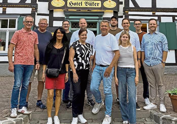 Blicken zuversichtlich auf die Wahl: Die FDP-Kandidaten rund um den Spitzenkandidaten Christof Rasche.