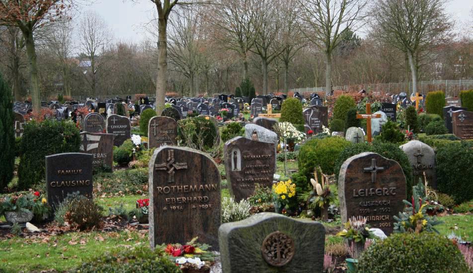 Bis 2028 voll belegt: der Westfriedhof. Dort stellt sich die Stadtverwaltung die Frage: „Wie lange sollen Beisetzungen noch erfolgen?“ Der Beschluss, den Friedhof nicht zu erweitern, ist bereits 2012 von der Politik getroffen worden. Archivfoto: Niggenaber