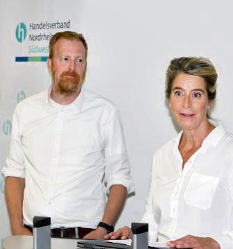 Zu Künstlicher Intelligenz im Handel referierten Digital-Coach Stephan Stratmann und Anja Gröne-Nolte (Handelsverband). Foto: Schwade