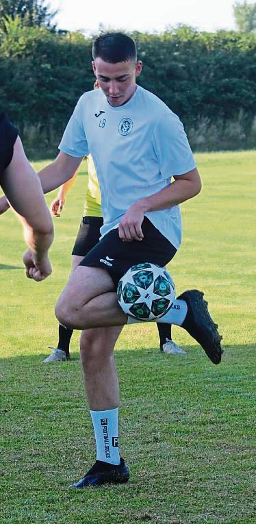 Auch SuS-Neuzugang Lukas Braun, der vom Hövelhofer SV nach Bad Westernkotten wechselte, wird am Sonntag erstmals für seinen neuen Verein auflaufen. Foto: Wiegand