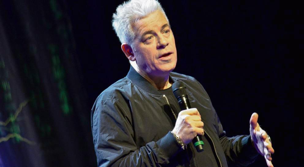 Michael Mittermeier stellte sein aktuelles Programm „Flashback – Die Rückkehr der Zukunft“ am Donnerstag im ausverkauften Lippstädter Stadttheater vor. Foto: Dietmar Gröbing