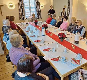 Vikar Patrick Vitt (hinten) sprach über die heilige Elisabeth. Foto: Diergarten