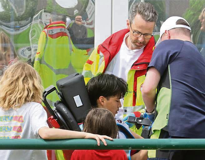 Seungwon Lee musste mit einem ausgekugelten Ellbogen ins Krankenhaus, konnte aber mit nach Lippstadt fahren.