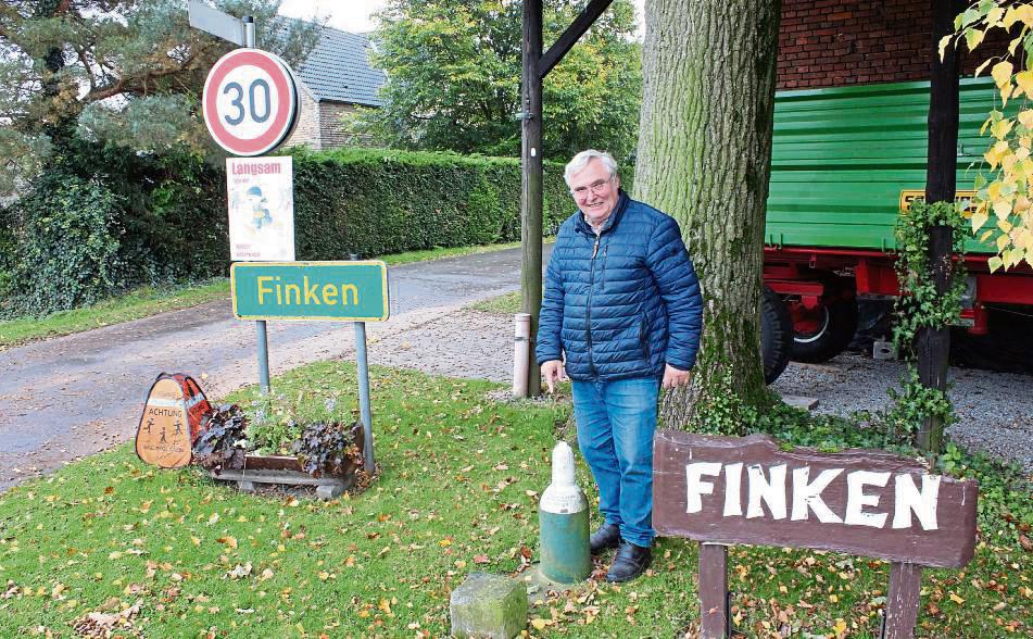 In Stirpe-Finken steht ein besonderer Schnatstein: eine Gasflasche. Insgesamt sechs davon hat der Schützenverein Benninghausen an seine Grenzpunkte gesetzt. Fotos: Mintert