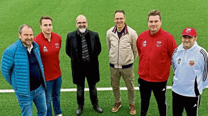 Die Weichen für die neue Saison beim TuS Anröchte in Sachen Trainerfrage sind gestellt: (v.l.) Seniorenobmann Josef Lange, Markus Rose, Ralf Heider, Michael Heegt (Vorsitzender Fußballabteilung), Niklas Beyersdorf und Ingo Valland.