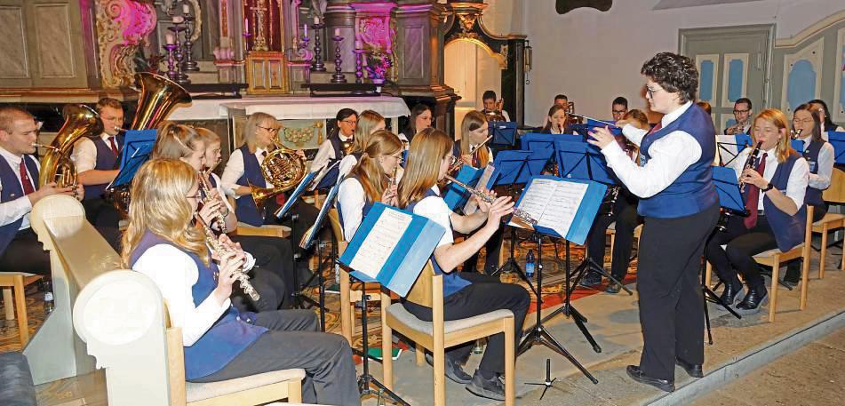 Mit verschiedenen Musikstilen heizte der Instrumentalverein seinem Publikum ein. Foto: Kloer