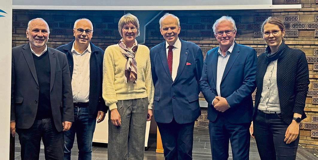 Maßgeblich beteiligt am Vortrag waren: (v.l.) Dechant Thomas Wulf, Ernst Bockhorst, Ute van der Wal, Prof. Dr. Christoph Stiegemann, Dietmar Lange und Beate Sulk-Clasen.