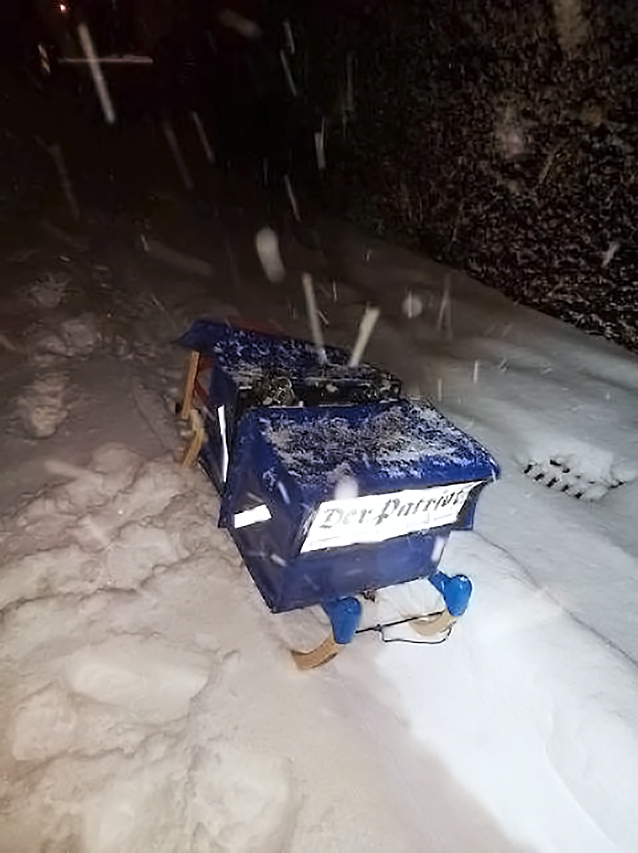 Eine schwierige Nacht steht den Zustellern unserer Zeitung bevor. Verzögerungen bei der Austeilung sind wegen Eis und Schnee wahrscheinlich. Wir bitten bereits im Voraus um Verständnis. Archivfoto: Tuschen