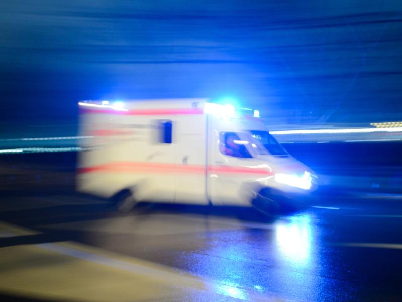 Bevor der Rettungsdienst eintraf, stoppten Helfer mit einer Aderpresse den Blutverlust bei einem der Schwerverletzten. Foto: Lukas Schulze/Archiv