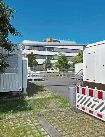 Nach dem Wasserschaden an der Hochschule lernen die Studenten weiter im Container. Foto: Cegelski