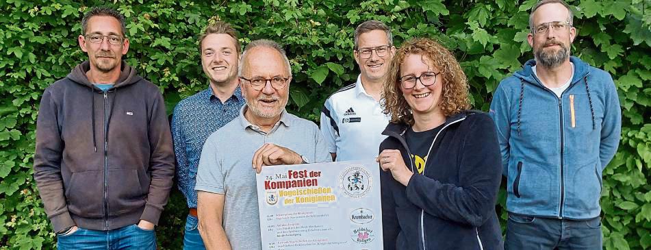 Freuen sich auf den Auftakt zum 180-Jährigen: der Vorstand der St.-Antonius-Schützen – (v.l.) esko Ehrich, Frederik Kasperski, Ulrich Köster, Dierk Meinke sowie Franz Biermann – und die amtierende Schützenkönigin Nadine Peters (2.v.r.).
