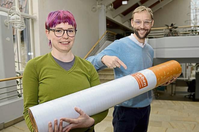 Werben für ein „Leben ohne Qualm“: Alexa Krause, Fachkraft für Suchtprävention, und Amtsarzt Hansjörg Schulze, M.A.E., Stabsstelle ärztliche Aufgaben. Foto: Birgit Kalle/ Kreis Soest