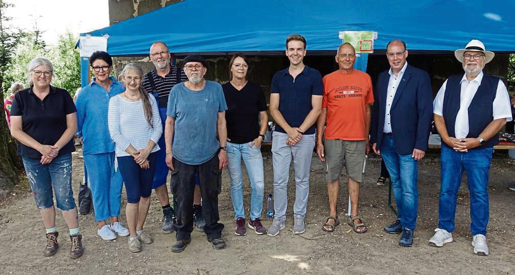 Die Dozenten der verschiedenen Kurse standen den Teilnehmern der Kreativtage stets mit Rat und Tat bei der Schaffung ihrer Werke zur Seite. Fotos: Kloer