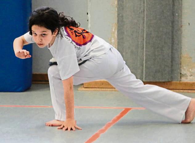 Spielerischer Zweikampf in einer Roda zu rhythmischer Musik, das ist Capoeira. Fotos: Risse