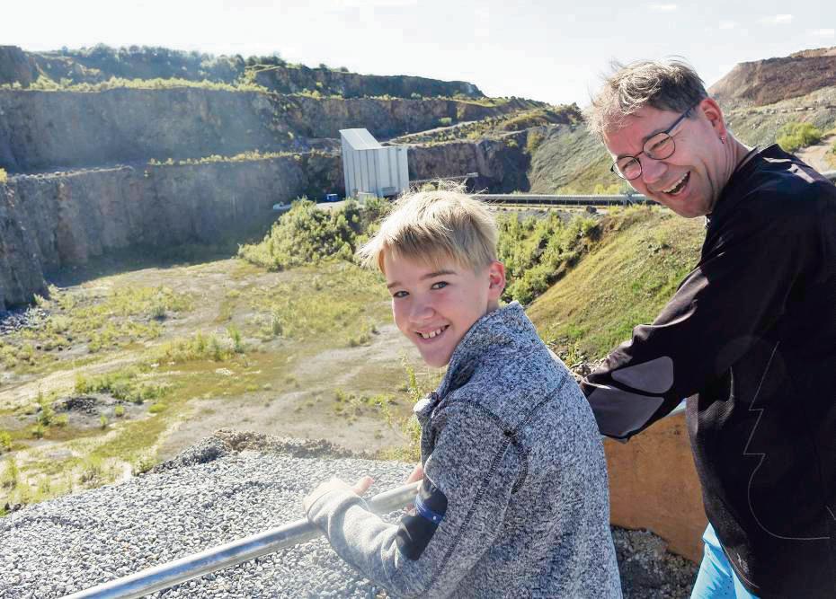 Große Kieshaufen übten große Anziehungskraft auf die kleinen Besucher aus.
