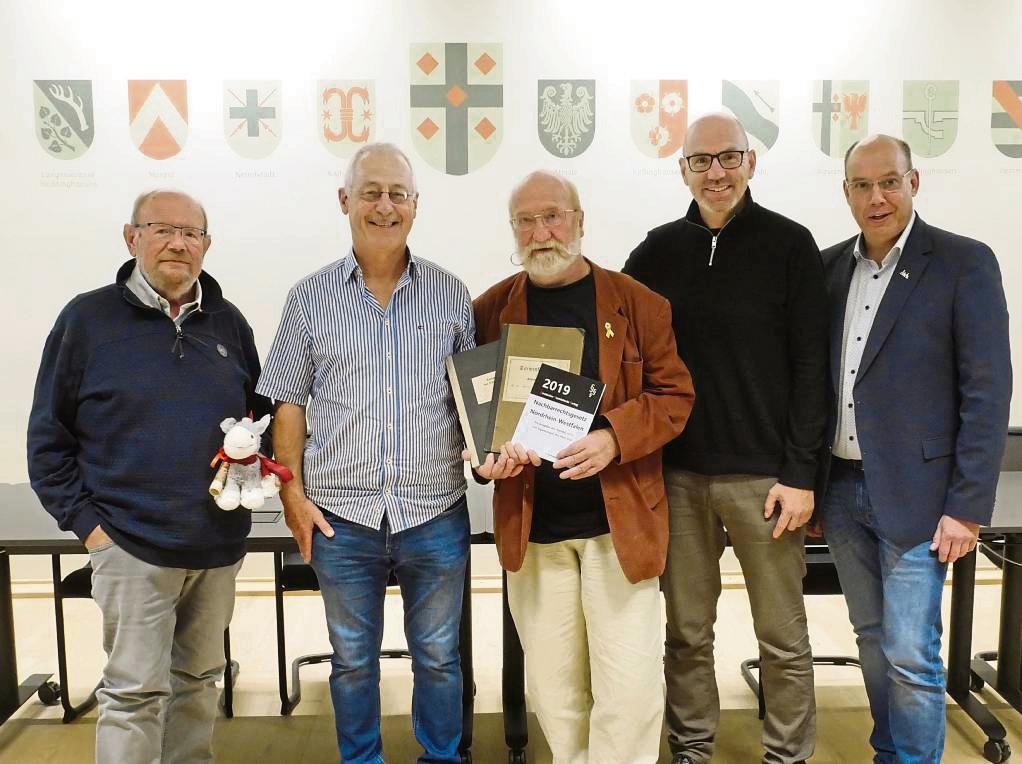 Lothar Hopp (v.l.) und Bernd Wallraff geben das Amt des (stellvertretenden) Schiedsmannes an Günter Schlüter und Rolf Benteler weiter.