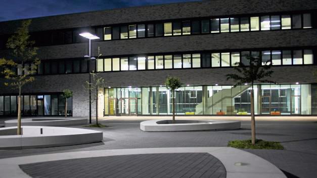 Das Licht geht nicht aus, aber die HSHL – mit 2100 Studenten in Lippstadt – organisiert sich neu. Foto: Archiv