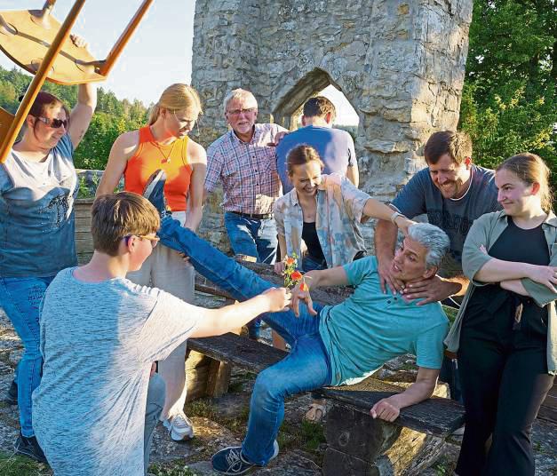 Das achtköpfige Ensemble der Spielgemeinschaft Hardt-Ringelstein bereitet sich bereits seit Juni auf die Premiere im Oktober vor.