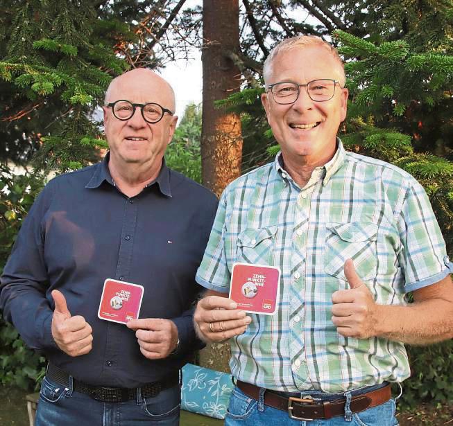 Zehn Ziele auf einem Bierdeckel: Martin Fischer und Christian Borgschulte gehen die einzelnen Punkte durch. Foto: Meschede