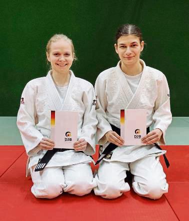 Ihr Können stellten Stella Großkreuz (l.) und Pia Benzigül (r.) in Hagen bei einer Prüfung unter Beweis, die den beiden Judo-Sportlerinnen des DJV Yawara Lippstadt alles abverlangte.