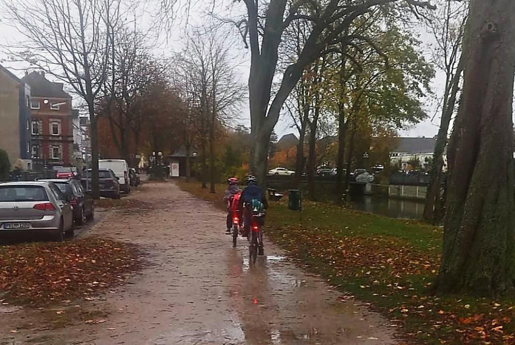 In der Winterzeit wird es immer dunkler und auf den Straßen dadurch gefährlicher.