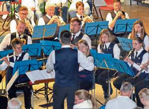 Die Musikerinnen und Musiker sorgten für Weihnachtsstimmung. Foto: Korf