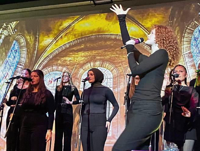 Eine Szene aus Sister Act: Das komplette Musical führt der vokalpraktische Kurs im nächsten Jahr auf. Foto: Wibke Bußmann