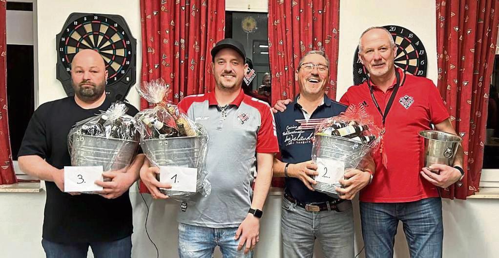 Die ersten vier Plätze beim Dartturnier der AH-Abteilung von Viktoria Lippstadt belegten (v.l.): Christian Büker, Patrick Gönning, Dave Basisto und Thomas Trick.