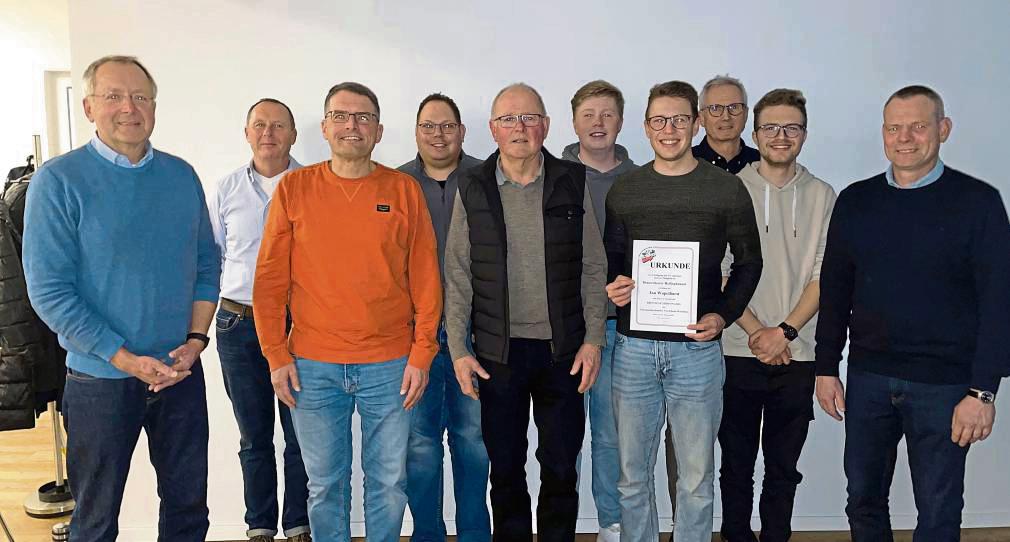 Das Blasorchester Hellinghausen ist für die Zukunft gut gerüstet. Viele Jungmsuiker befinden sich gerade in der Ausbildung, Thomas Stuckenschneider (l.) übernimmt die musikalische Leitung des Orchesters.