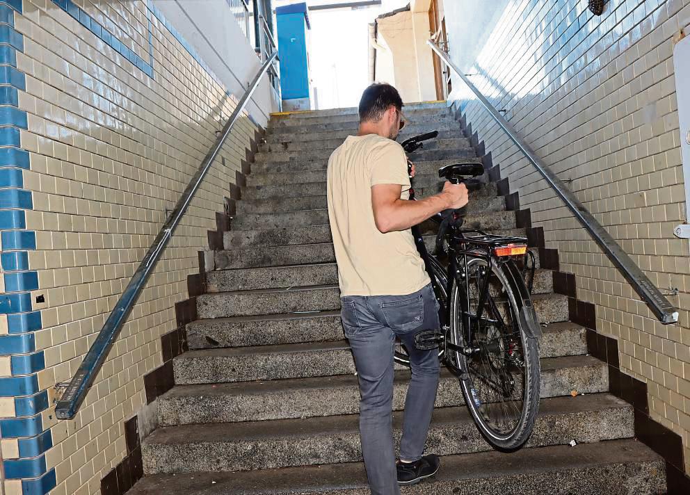Mindestens für drei weitere Jahre bleibt der Geseker Bahnhof eine Mobilitätsbremse für alle, die mit Rollstühlen, Rollatoren, Kinderwägen oder Fahrrädern unterwegs sind. Archivfoto: Dietz