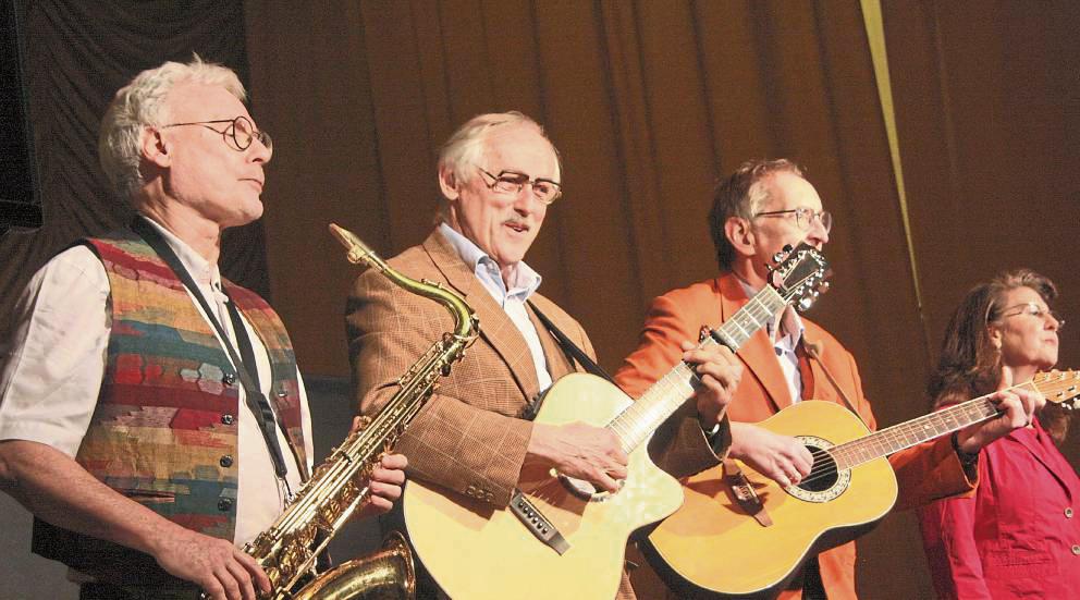 „die daktiker“ in Höchstform: Auch nach 40 Jahren sprüht das Quartett vor Humor und Spielfreude. Foto: Wissing