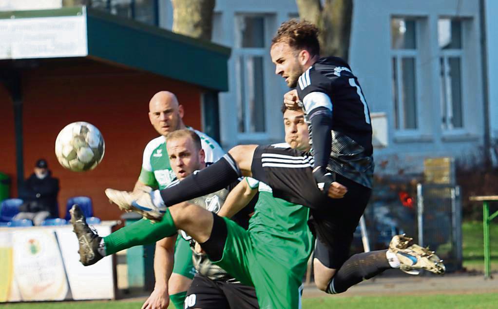 Die zweite Mannschaft des SuS Cappel landete gegen BW Lipperbruch einen 2:1-Sieg und gab die rote Laterne an den SV Bad Waldliesborn weiter. Foto: Feichtinger