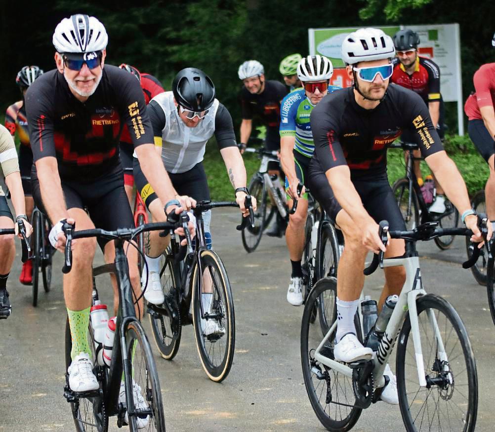 Obwohl die Witterungsbedingungen alles andere als ideal waren, ließen sich zahlreiche Radsportfreunde die Rad-Touren-Fahrt des SC Lippstadt nicht entgehen. Fotos: Wiegand