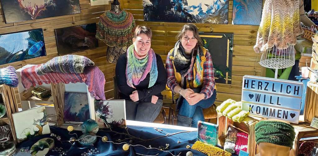 Verkaufen zum ersten Mal ihre selbst gemachten Waren: Diana und Christina Fröhlink aus Altengeseke. Foto: Gerwin