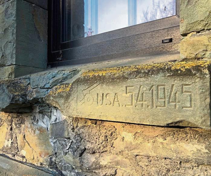 An Dr. Franz-Josef-Gröblinghoffs Haus an der Berger Straße 20 sind heute noch Beschädigungen vom Einmarsch der Amerikaner in Anröchte zu sehen.
