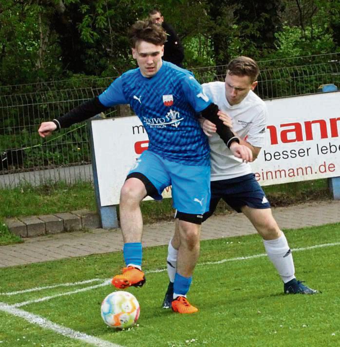 Die A-Junioren des TuS Lipperode (in Blau) wollen in der Kreisliga A weiterhin ungeschlagen bleiben. Foto: Dannhausen