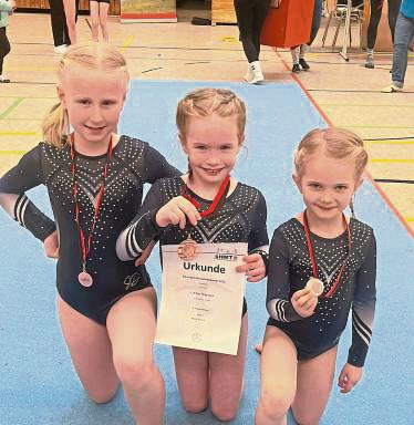 In der F-Klasse platziert (v.l.): Mila Gellhaus, Lia Emi Theyssen und Emily Rüther.