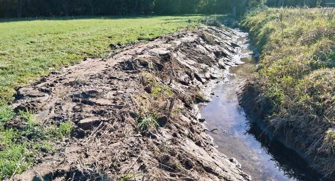Ist es sinnvoll und machbar, den Stirper Mühlenbach aus seiner Hochlage in den natürlichen Talverlauf zu verlegen? Die Stadt Erwitte will die Anregung der Abu prüfen.