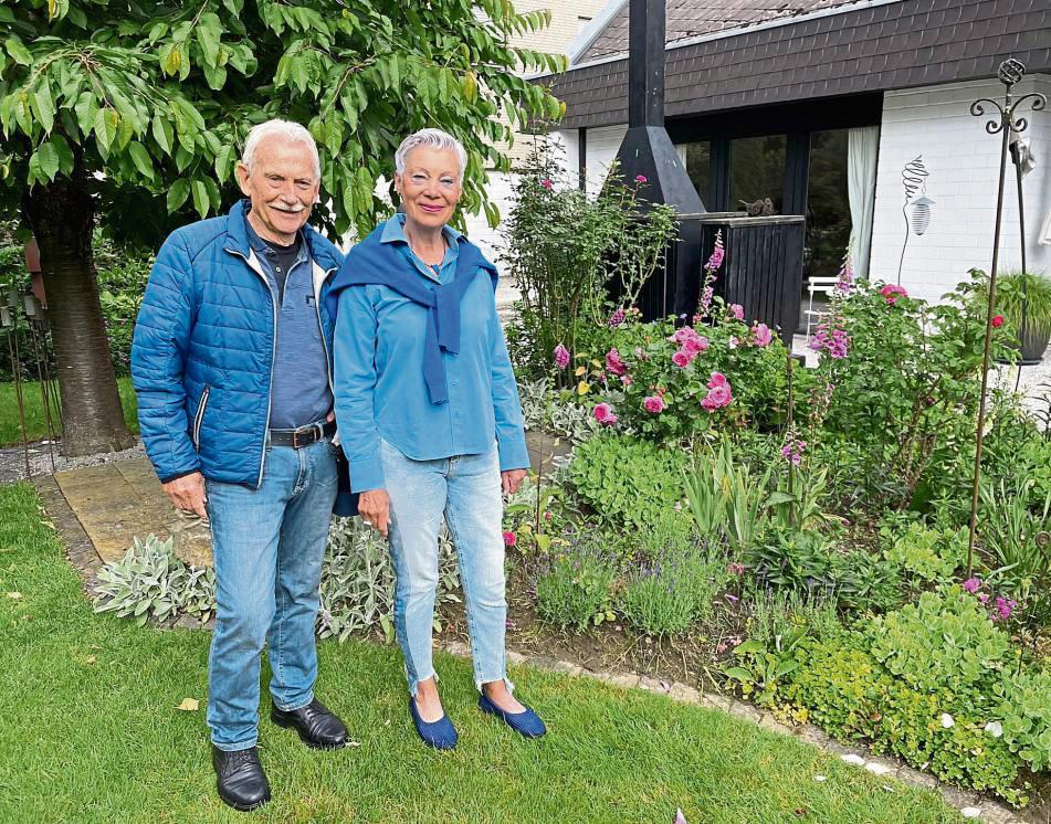 Marlies Müller-Kaufmann und Elmar Müller sind beim „Tag der offenen Gärten“ dabei. Foto: Rückert