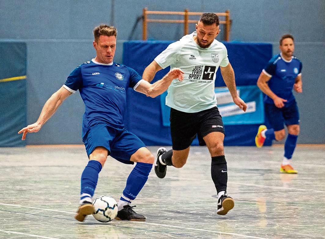 Bei der Masters-Vorrunde in Warstein mischt auch der TuS Lipperode II (in Weiß) mit, der sich im Vorfeld in der Reserverunde einen Startplatz gesichert hatte. Foto: Jan Küstermeier