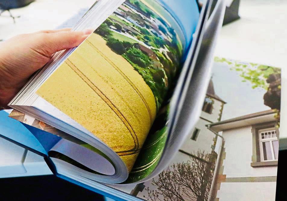 Das Buch „Menschen. Machen. Erwitte“ enthält alles, was sie Stadt und ihre Ortsteile ausmacht – unter anderem in ABC-Form. Foto: Dietz