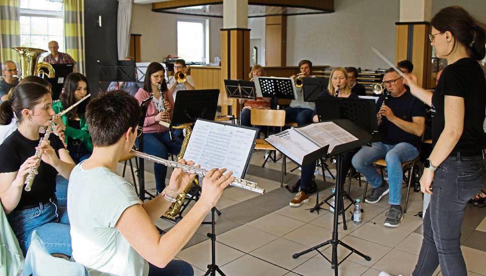 Mit einem Jubiläumskonzert am 20. April feiert die Musikkapelle Drewer ihren 75. Geburtstag. Am Wochenende haben die Musikerinnen und Musiker fleißig geprobt. Foto: Löseke
