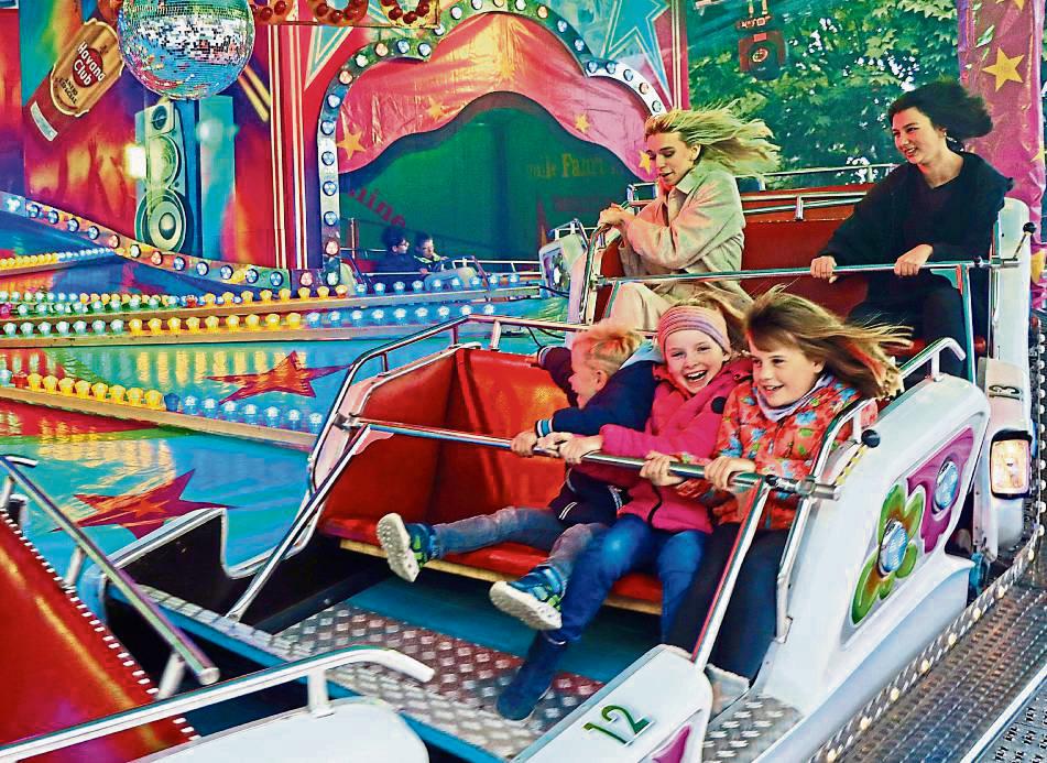 Die nächste Fahrt geht vorwärts: Der Musikexpress ist ein echter Kirmes-Klassiker – und auch dieses Mal in Erwitte dabei. Archivfoto: Ulrike Dietz